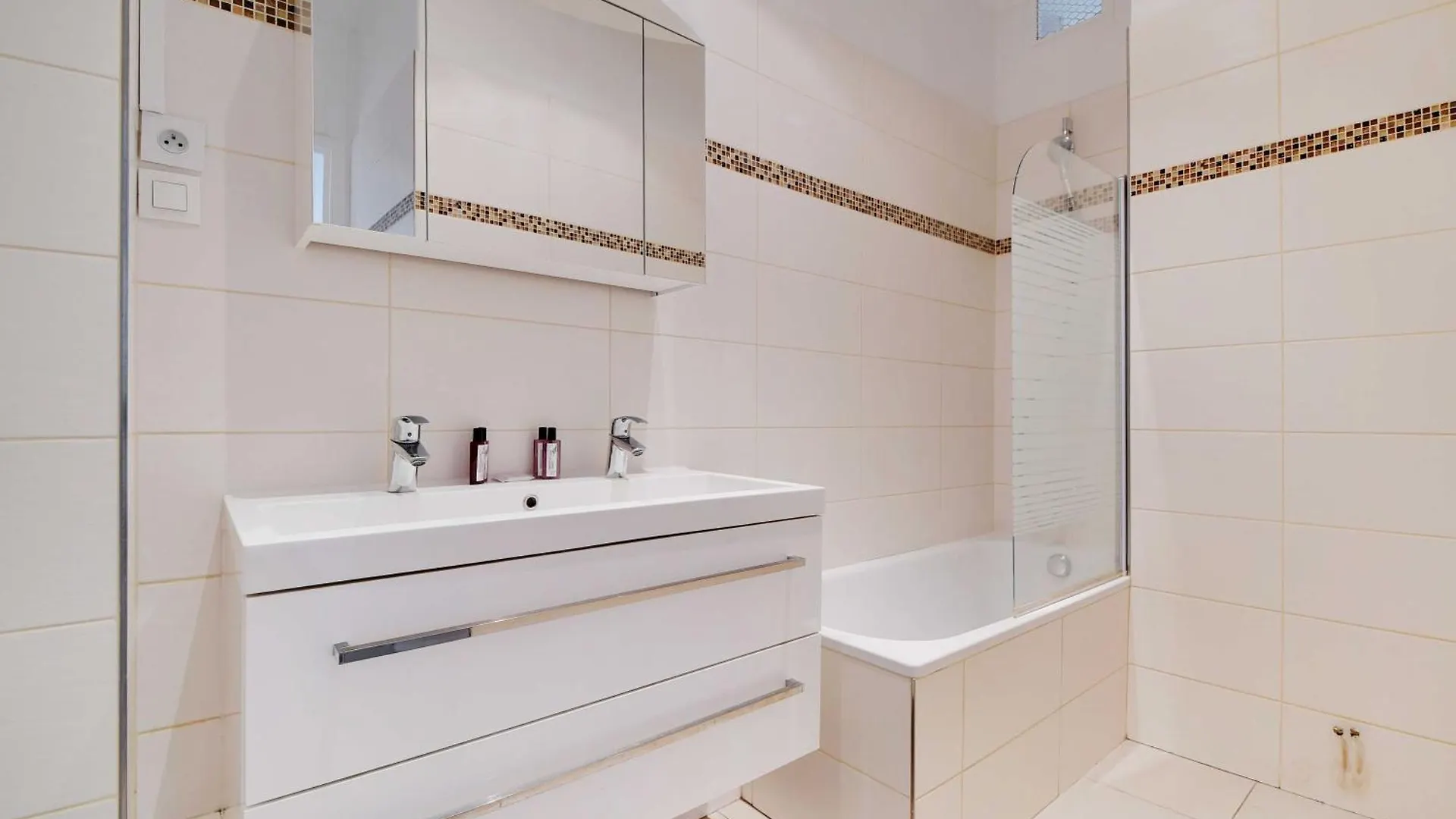 Elegant And Modern Apartment 3Bd 6P - Eiffel Tower Paris